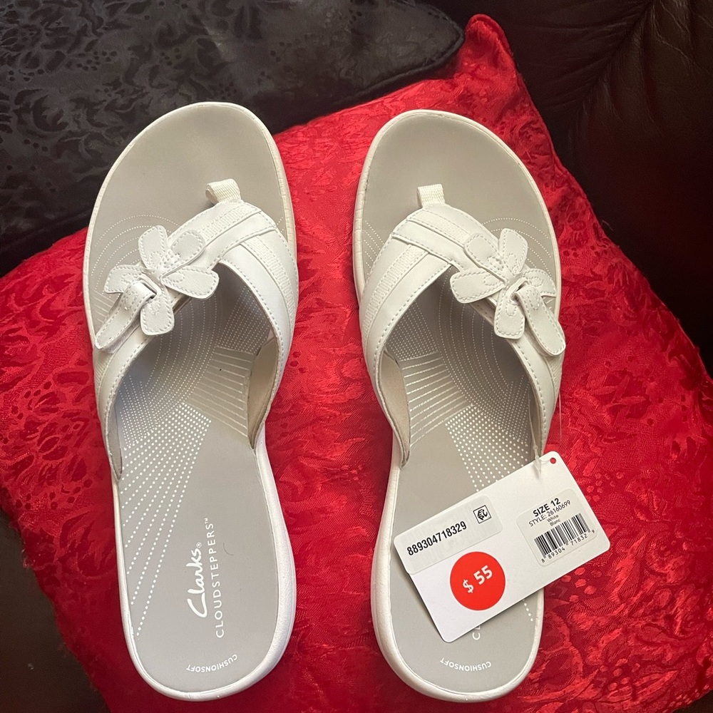 Clark’s cloudsteppers sandles